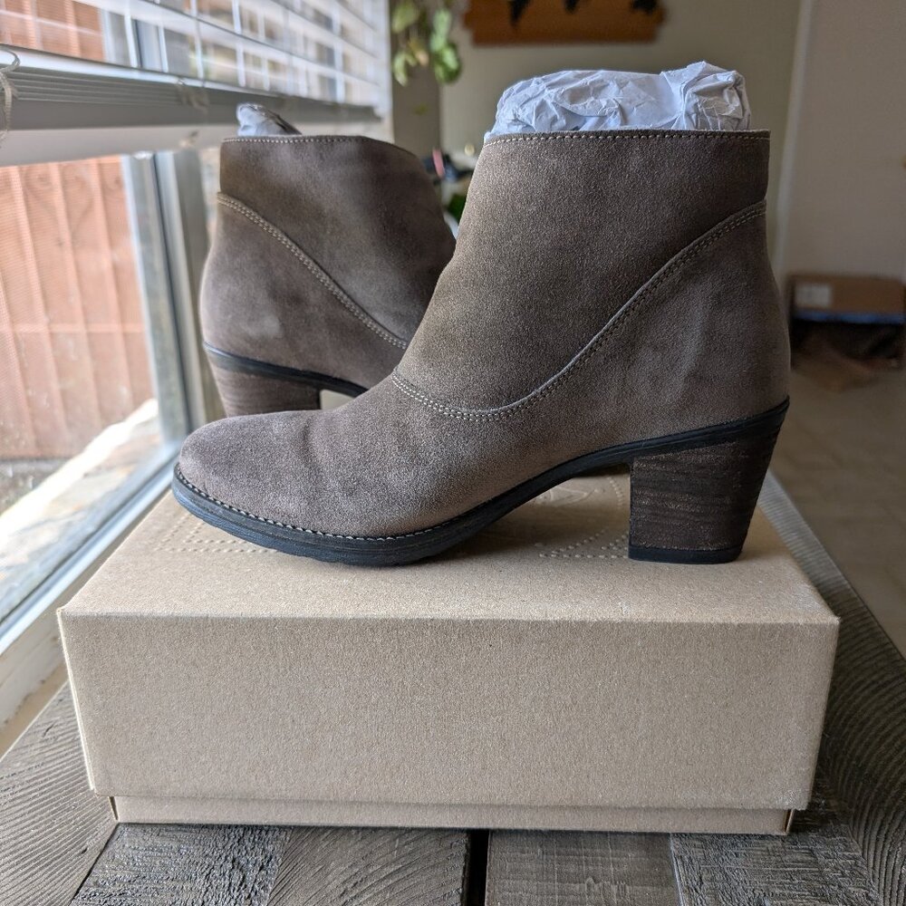 Taos Suede Billie Heeled Boot Grey Size 10-10.5 Medium BLI-28367